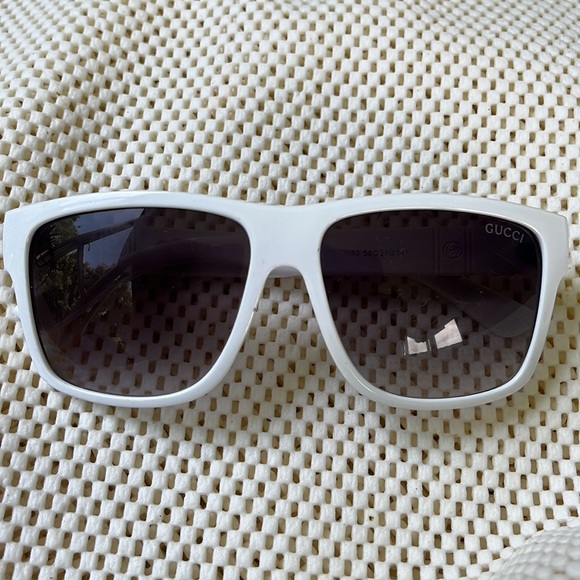 Gucci Shades. Classic style sunglasses - Picture 6 of 6